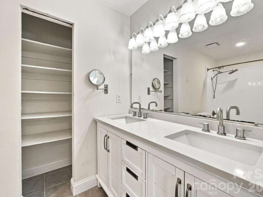 11023 Hunter Trail Lane, Charlotte, NC 28226.  MLS# CAR4428129, YatesRealty ID 53262. 