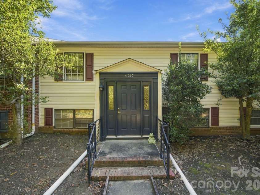 11023 Hunter Trail Lane, Charlotte, NC 28226.  MLS# CAR4428129, YatesRealty ID 53262. 