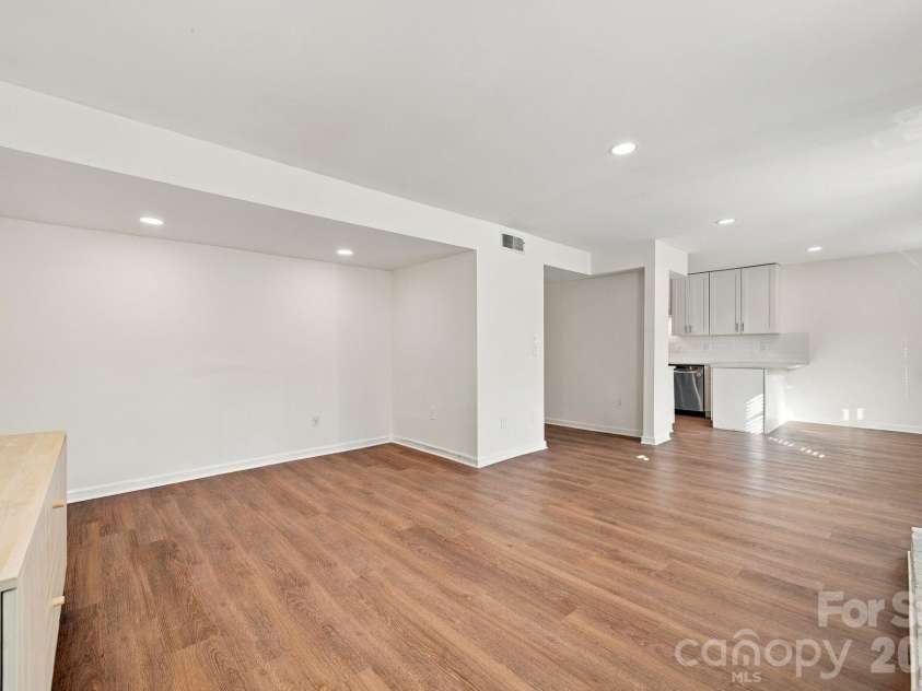 11023 Hunter Trail Lane, Charlotte, NC 28226.  MLS# CAR4428129, YatesRealty ID 53262. 