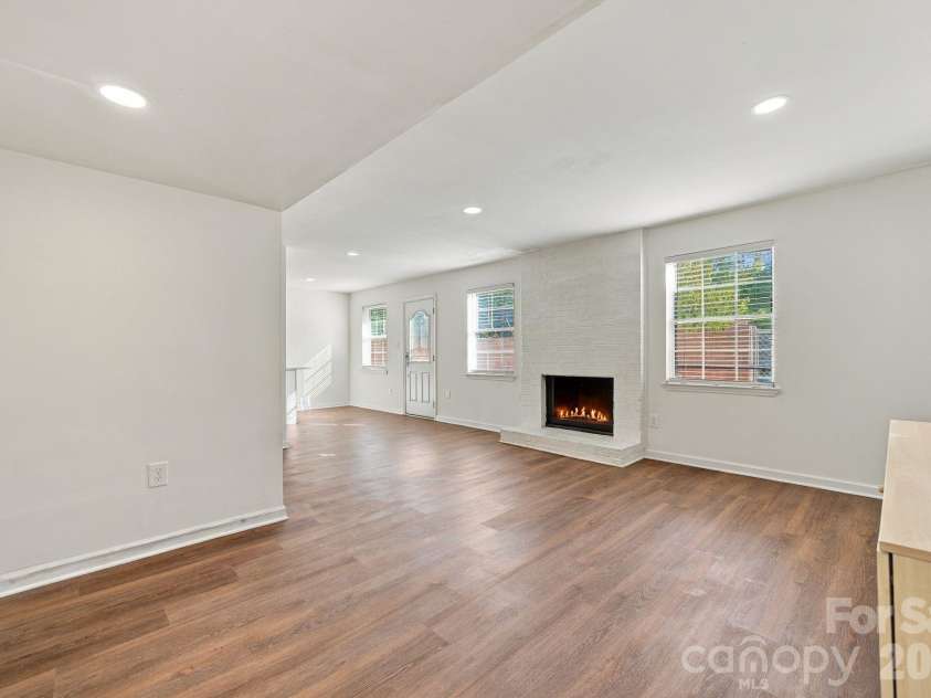 11023 Hunter Trail Lane, Charlotte, NC 28226.  MLS# CAR4428129, YatesRealty ID 53262. 