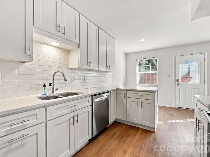 11023 Hunter Trail Lane, Charlotte, NC 28226.  MLS# CAR4428129, YatesRealty ID 53262. 