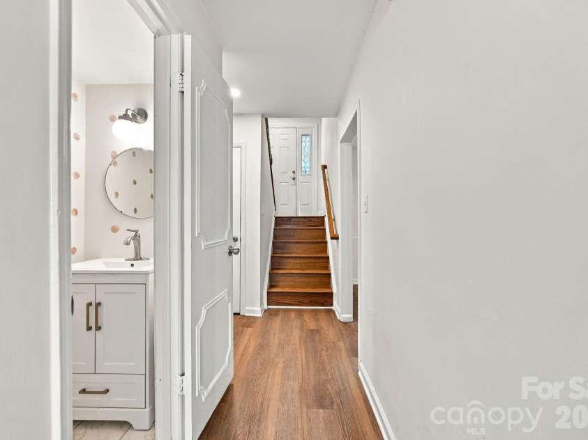 11023 Hunter Trail Lane, Charlotte, NC 28226.  MLS# CAR4428129, YatesRealty ID 53262. 