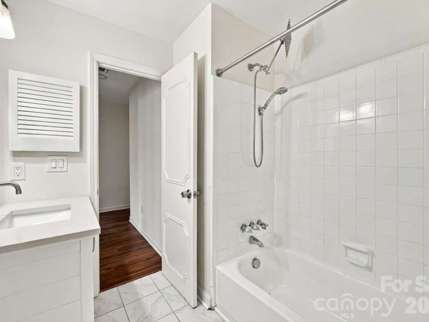 11023 Hunter Trail Lane, Charlotte, NC 28226.  MLS# CAR4428129, YatesRealty ID 53262. 