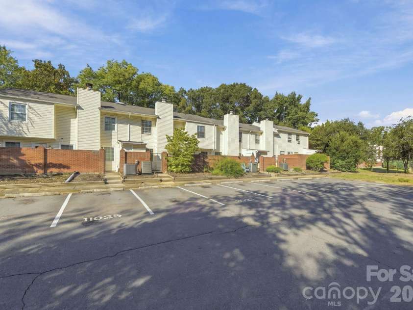 11023 Hunter Trail Lane, Charlotte, NC 28226.  MLS# CAR4428129, YatesRealty ID 53262. 