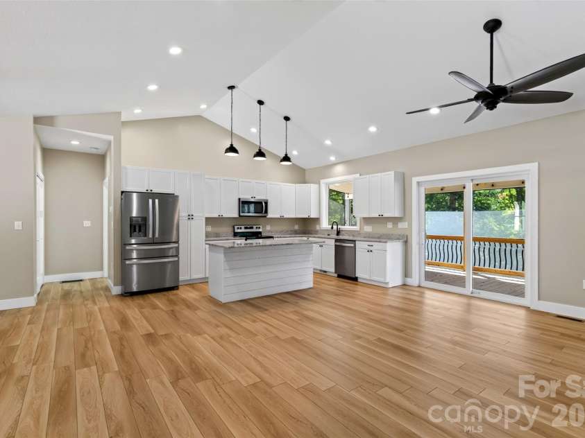 131 Ridge Road, Candler, NC 28715.  MLS# CAR4427732, YatesRealty ID 53263. 