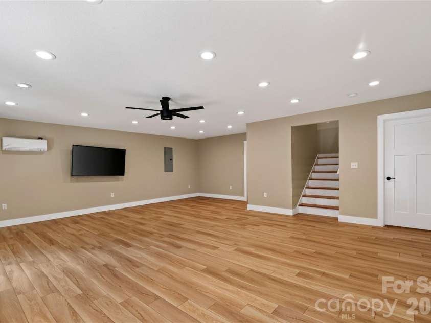 131 Ridge Road, Candler, NC 28715.  MLS# CAR4427732, YatesRealty ID 53263. 