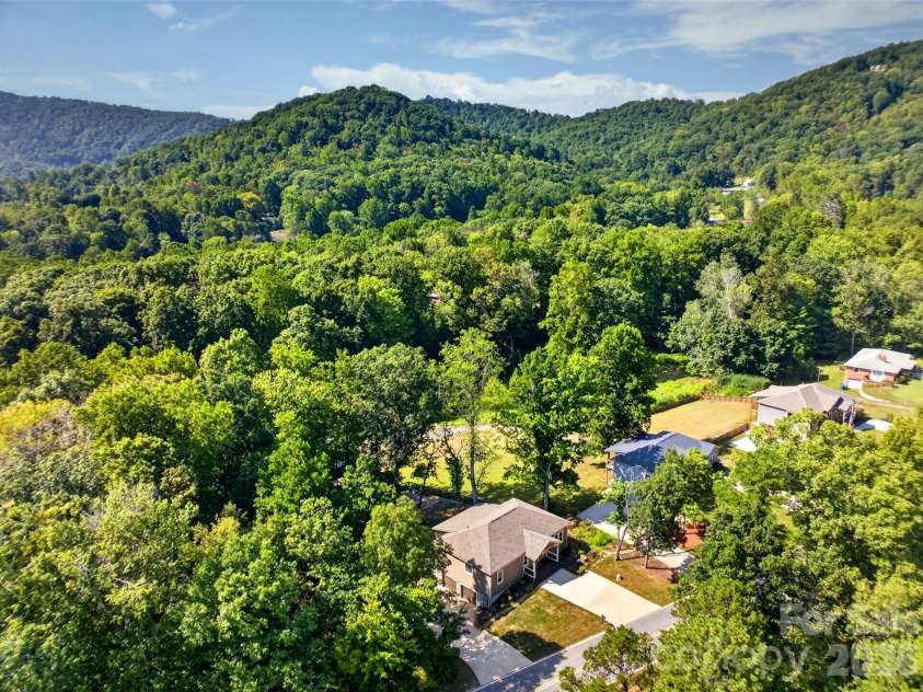 131 Ridge Road, Candler, NC 28715.  MLS# CAR4427732, YatesRealty ID 53263. 