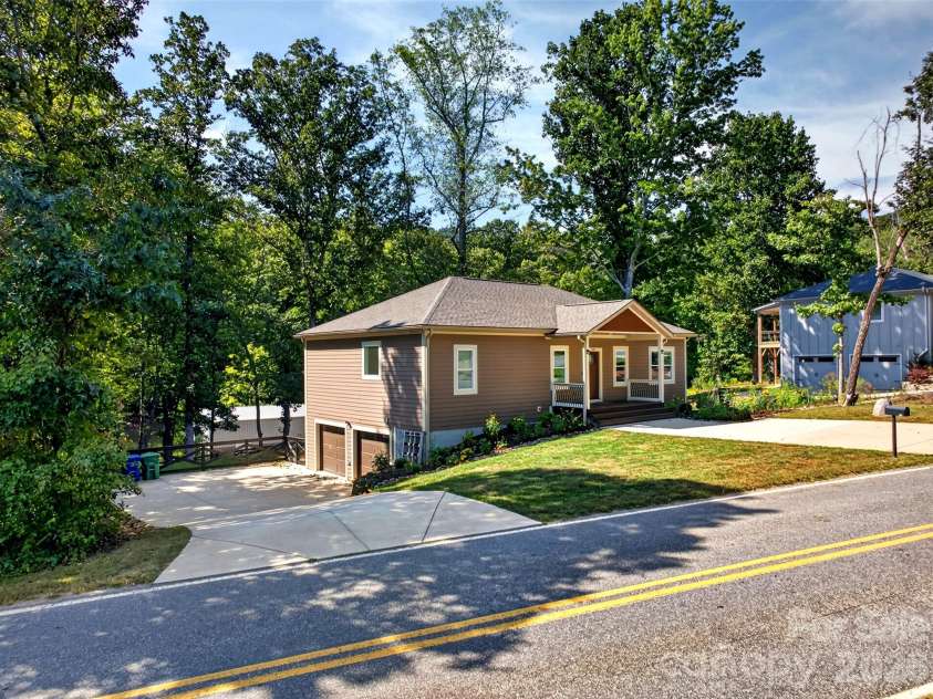 131 Ridge Road, Candler, NC 28715.  MLS# CAR4427732, YatesRealty ID 53263. Choose between 2 driveways