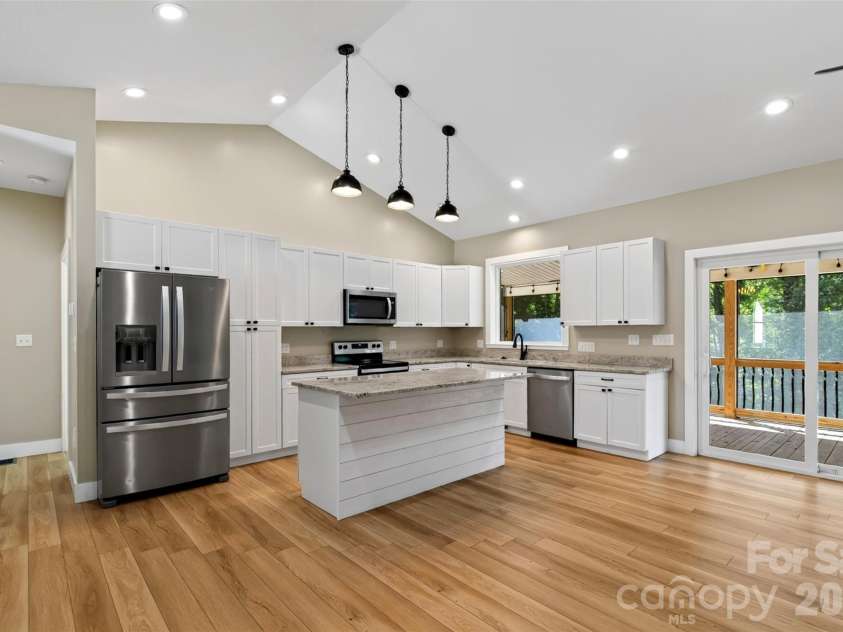 131 Ridge Road, Candler, NC 28715.  MLS# CAR4427732, YatesRealty ID 53263. Welcome chef!