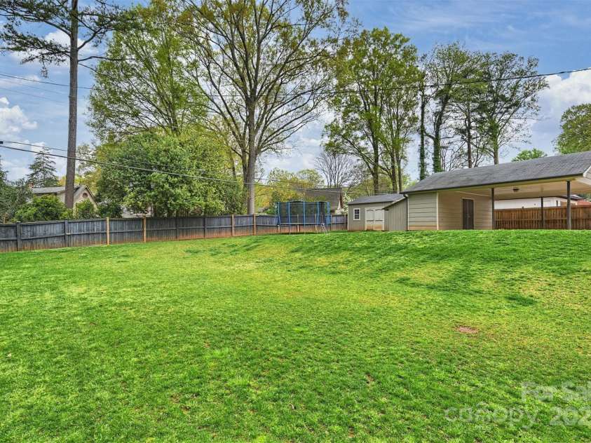 500 Lansdowne Road, Charlotte, NC 28270.  MLS# CAR4240388, YatesRealty ID 5327. 