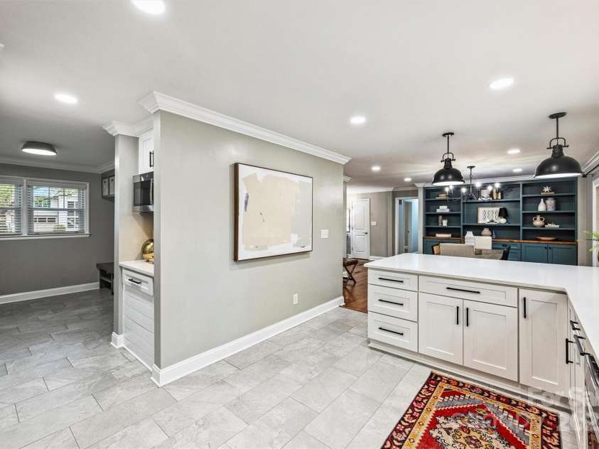 500 Lansdowne Road, Charlotte, NC 28270.  MLS# CAR4240388, YatesRealty ID 5327. An oversized peninsula connects to the dining area with custom built-ins, ideal for entertaining and storage.