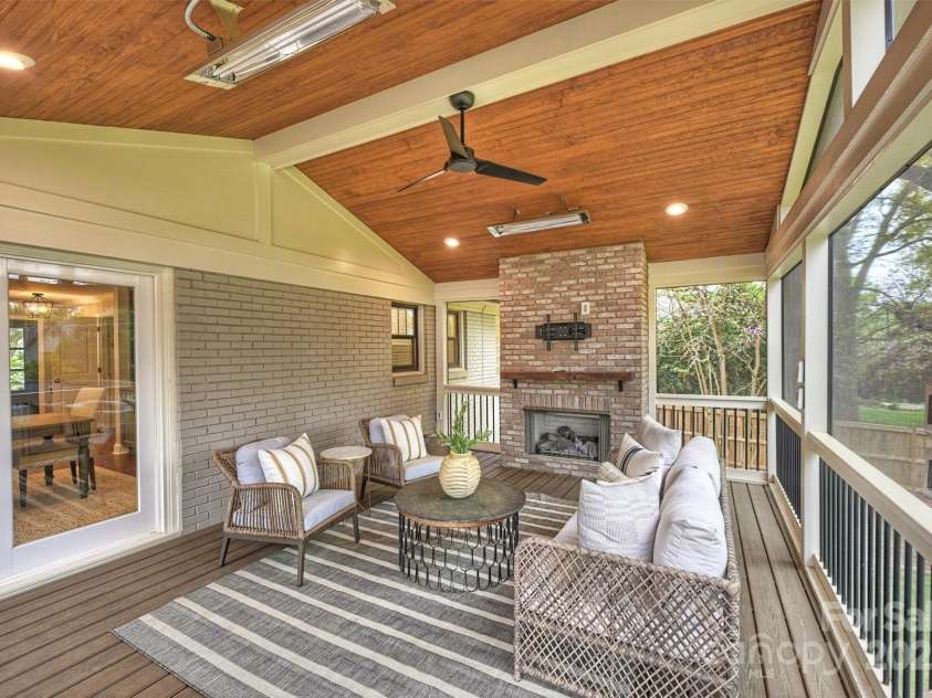 500 Lansdowne Road, Charlotte, NC 28270.  MLS# CAR4240388, YatesRealty ID 5327. Covered porch