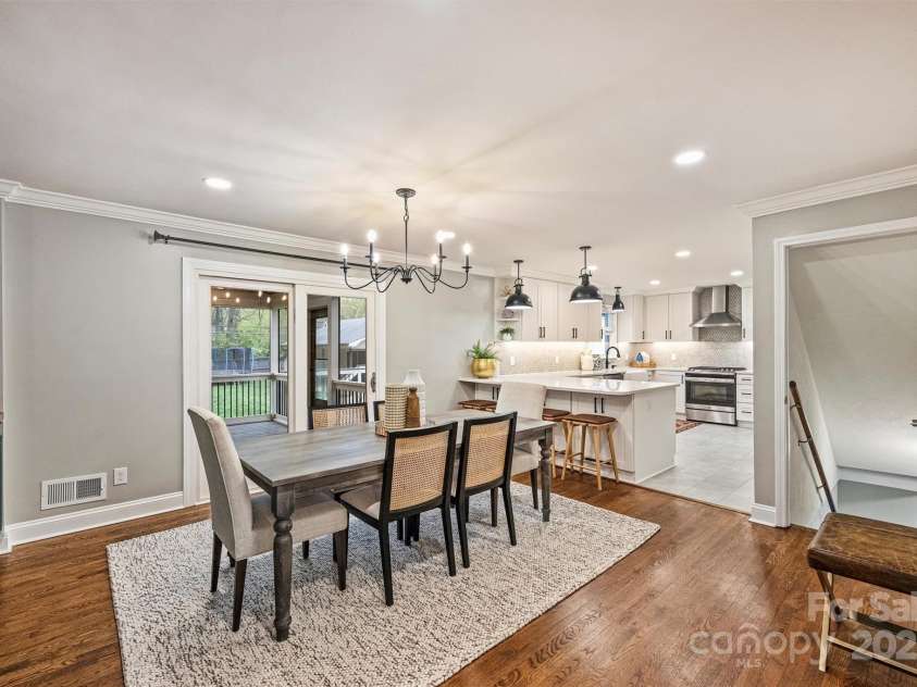 500 Lansdowne Road, Charlotte, NC 28270.  MLS# CAR4240388, YatesRealty ID 5327. Dining Area