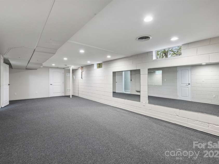 500 Lansdowne Road, Charlotte, NC 28270.  MLS# CAR4240388, YatesRealty ID 5327. Flex Space - Perfect for storage or workout room.