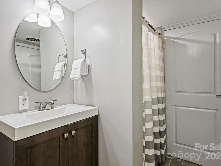 500 Lansdowne Road, Charlotte, NC 28270.  MLS# CAR4240388, YatesRealty ID 5327. Full Bath on Lower Level
