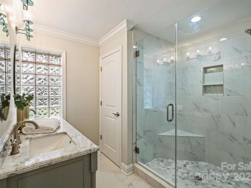 500 Lansdowne Road, Charlotte, NC 28270.  MLS# CAR4240388, YatesRealty ID 5327. Primary Bath
