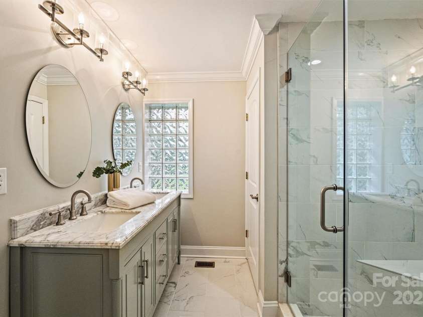 500 Lansdowne Road, Charlotte, NC 28270.  MLS# CAR4240388, YatesRealty ID 5327. Primary Bath