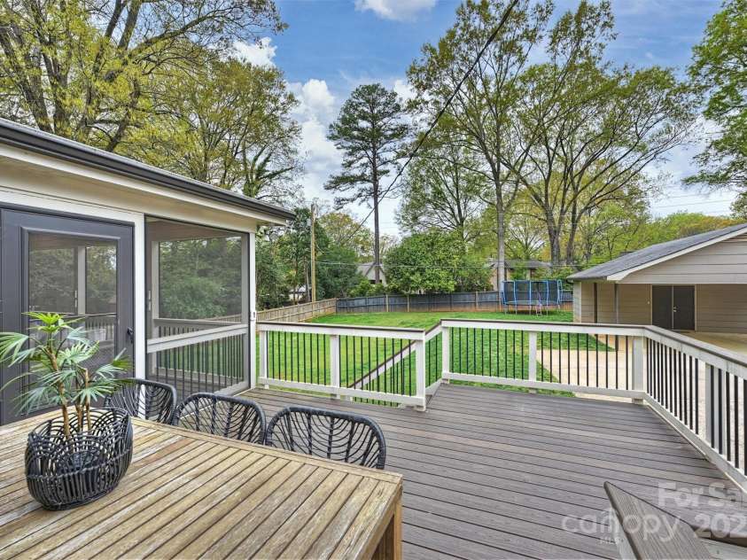 500 Lansdowne Road, Charlotte, NC 28270.  MLS# CAR4240388, YatesRealty ID 5327. Situated on an expansive .45-acre lot, the home is centrally located within minutes of Cotswold, SouthPark, Matthews, and the Arboretum.