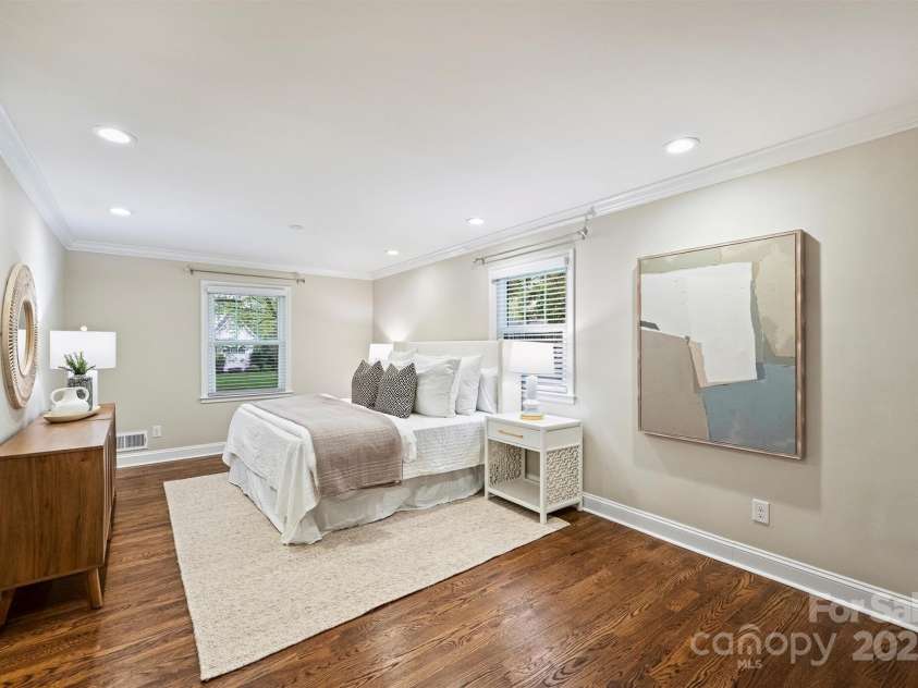 500 Lansdowne Road, Charlotte, NC 28270.  MLS# CAR4240388, YatesRealty ID 5327. The main level includes an expansive primary bedroom with two large walk-in closets and a beautifully renovated ensuite bath.