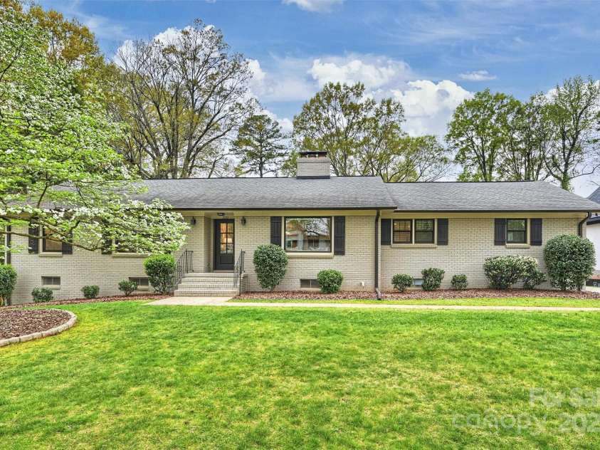 500 Lansdowne Road, Charlotte, NC 28270.  MLS# CAR4240388, YatesRealty ID 5327. Welcome to 500 Lansdowne Road!