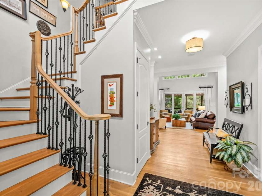 1637 Olmsted Drive, Asheville, NC 28803.  MLS# CAR4423274, YatesRealty ID 53270. 