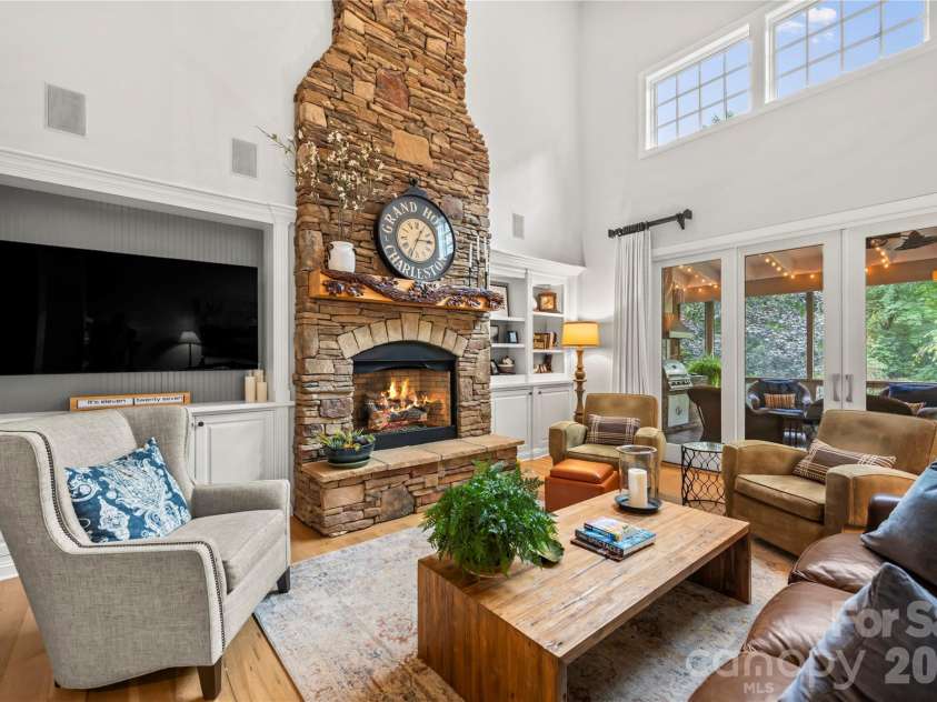 1637 Olmsted Drive, Asheville, NC 28803.  MLS# CAR4423274, YatesRealty ID 53270. 