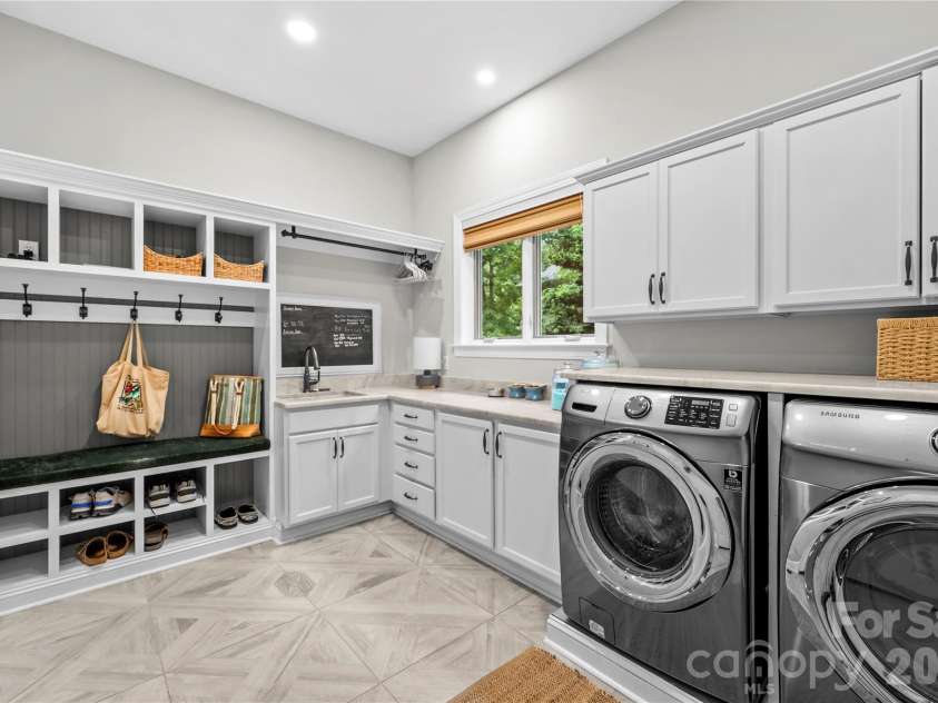 1637 Olmsted Drive, Asheville, NC 28803.  MLS# CAR4423274, YatesRealty ID 53270. 