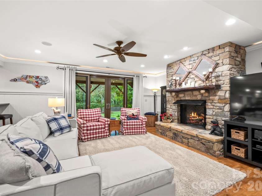 1637 Olmsted Drive, Asheville, NC 28803.  MLS# CAR4423274, YatesRealty ID 53270. 