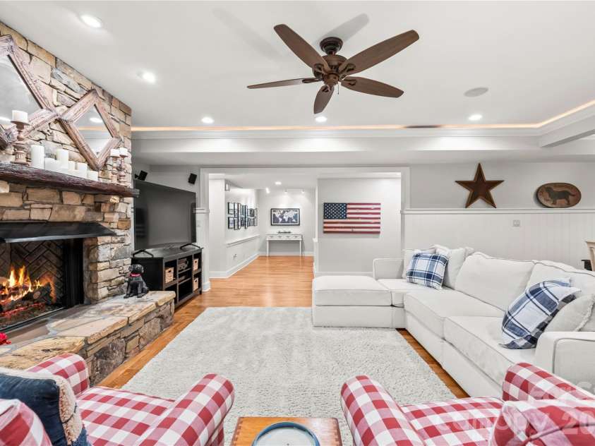 1637 Olmsted Drive, Asheville, NC 28803.  MLS# CAR4423274, YatesRealty ID 53270. 