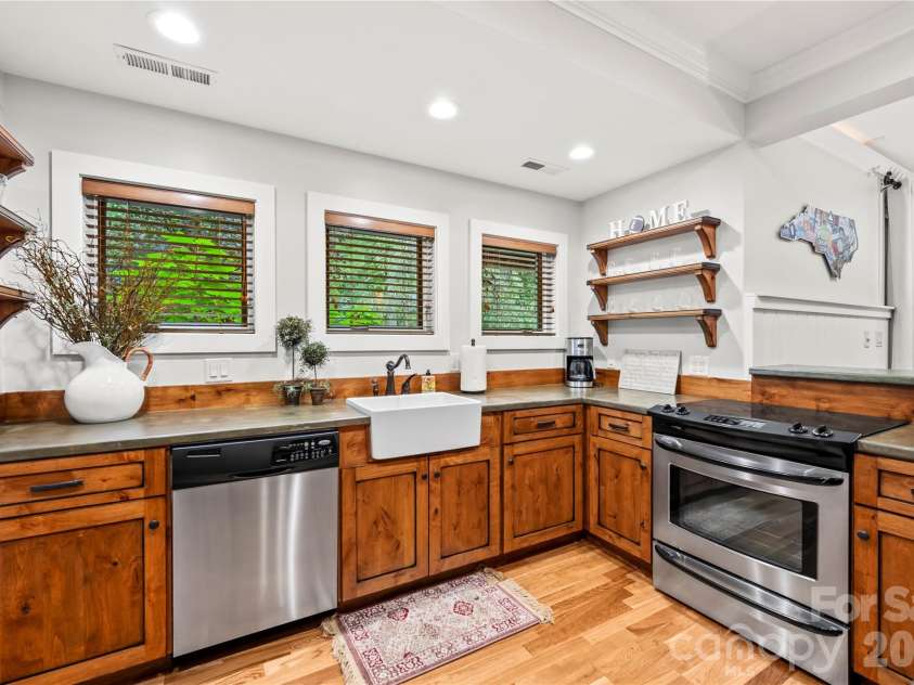 1637 Olmsted Drive, Asheville, NC 28803.  MLS# CAR4423274, YatesRealty ID 53270. 