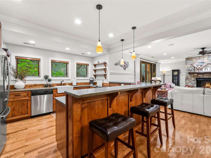 1637 Olmsted Drive, Asheville, NC 28803.  MLS# CAR4423274, YatesRealty ID 53270. 