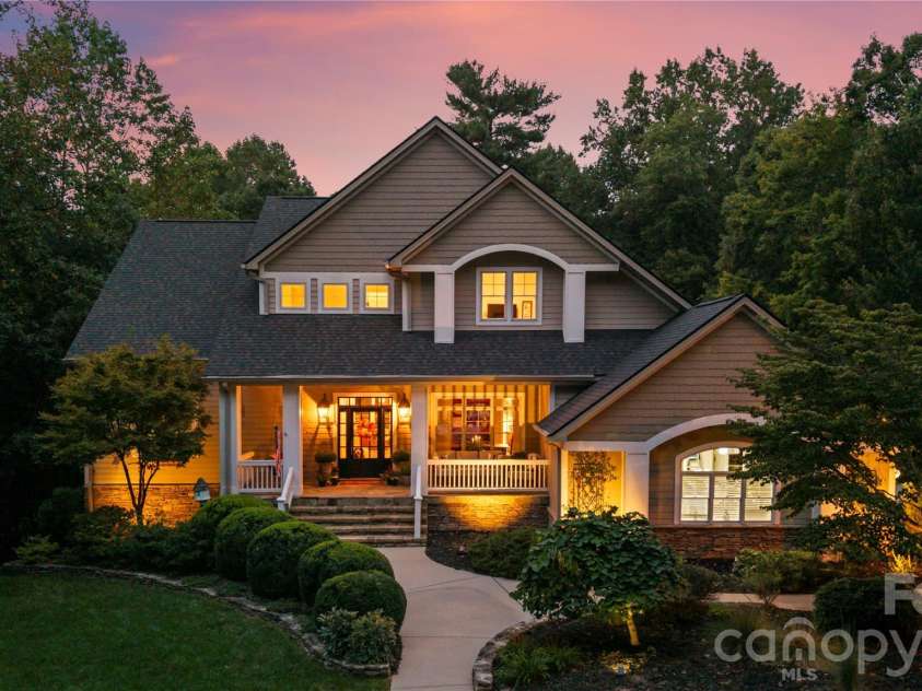 1637 Olmsted Drive, Asheville, NC 28803.  MLS# CAR4423274, YatesRealty ID 53270. 