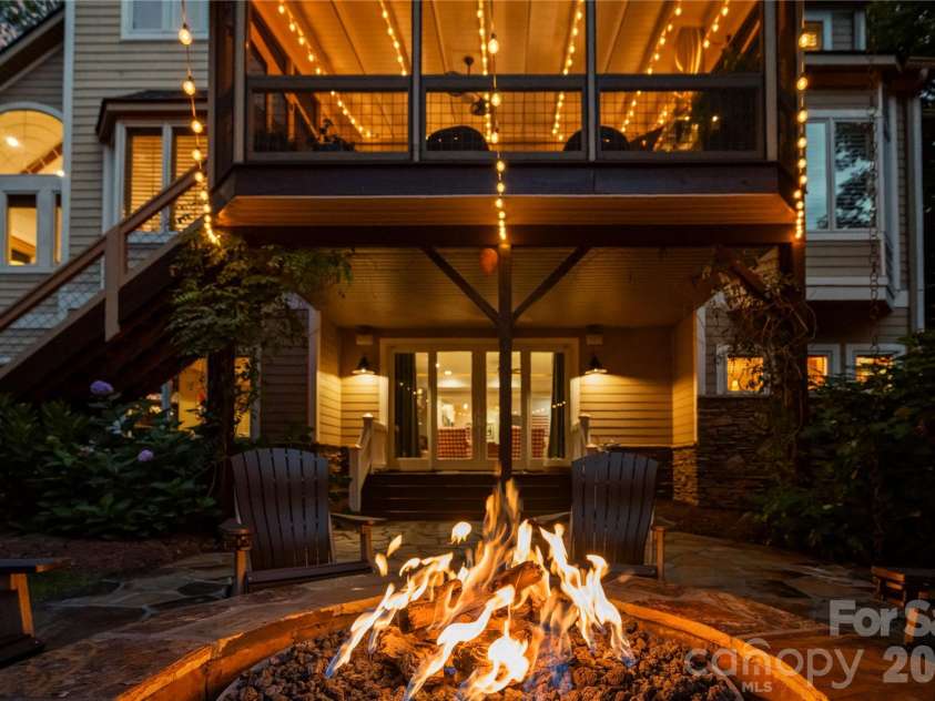 1637 Olmsted Drive, Asheville, NC 28803.  MLS# CAR4423274, YatesRealty ID 53270. 