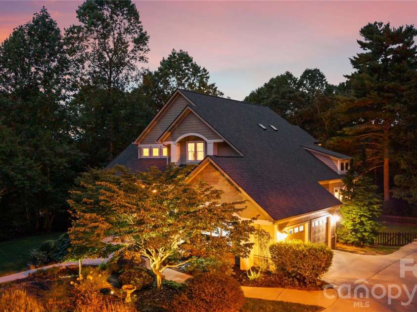 1637 Olmsted Drive, Asheville, NC 28803.  MLS# CAR4423274, YatesRealty ID 53270. 
