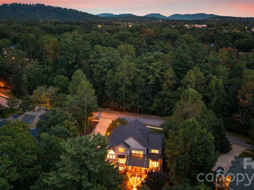 1637 Olmsted Drive, Asheville, NC 28803.  MLS# CAR4423274, YatesRealty ID 53270. 