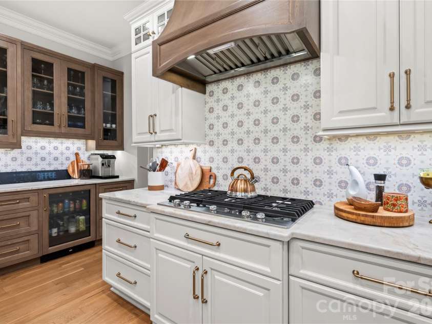 1637 Olmsted Drive, Asheville, NC 28803.  MLS# CAR4423274, YatesRealty ID 53270. 