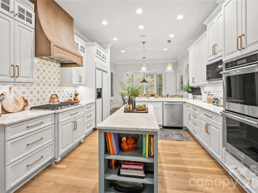 1637 Olmsted Drive, Asheville, NC 28803.  MLS# CAR4423274, YatesRealty ID 53270. 