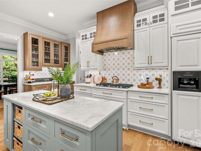 1637 Olmsted Drive, Asheville, NC 28803.  MLS# CAR4423274, YatesRealty ID 53270. 