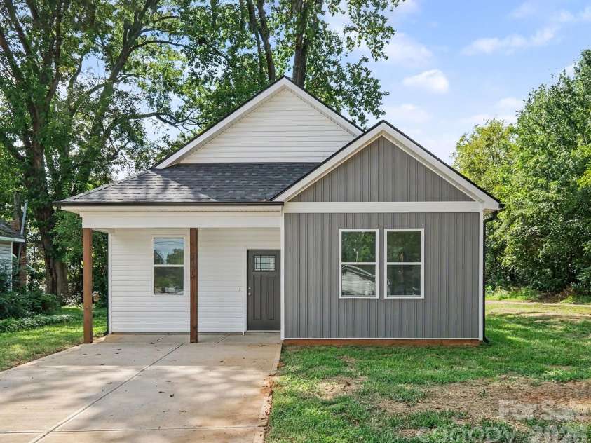 113 Spencer Street, Salisbury, NC 28039.  MLS# CAR4425223, YatesRealty ID 53271. 