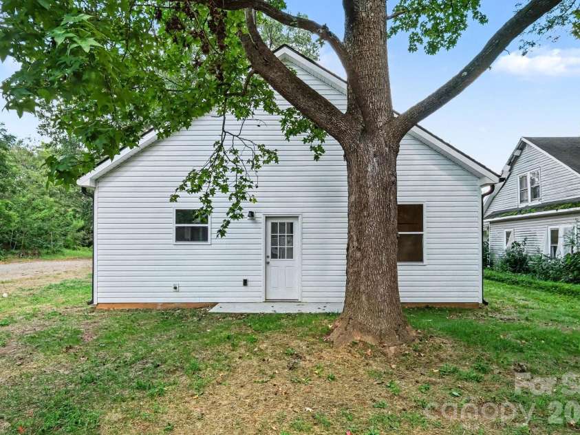113 Spencer Street, Salisbury, NC 28039.  MLS# CAR4425223, YatesRealty ID 53271. 