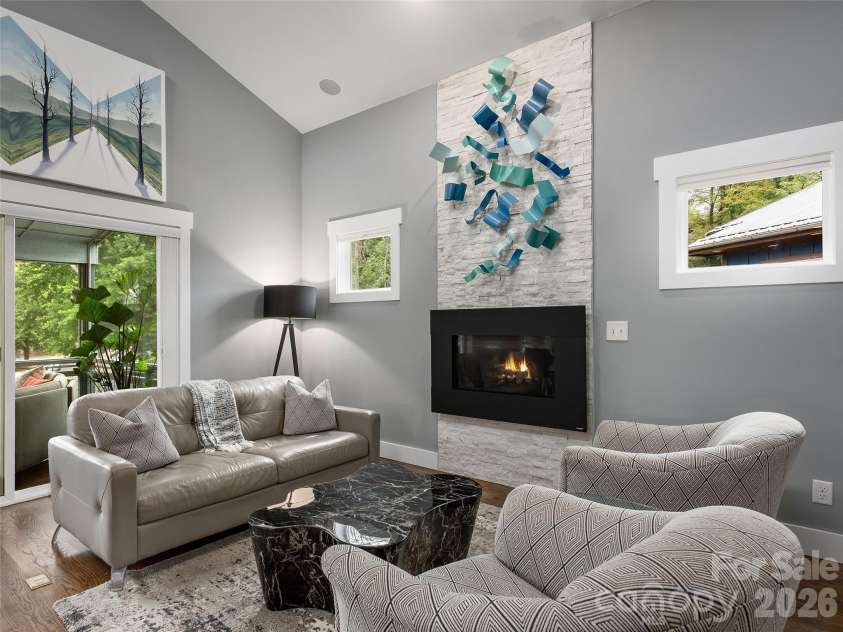 10 Birdhouse Row, Asheville, NC 28801.  MLS# CAR4426008, YatesRealty ID 53273. 