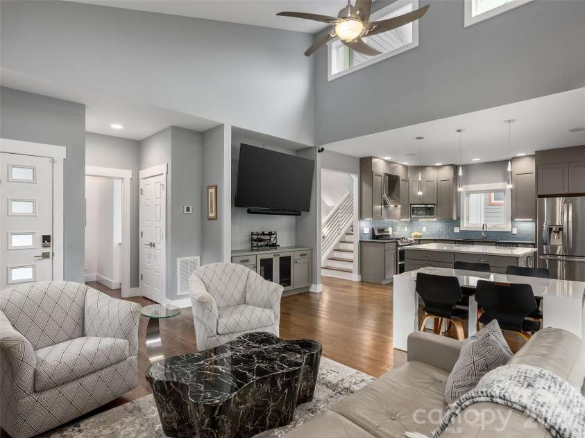 10 Birdhouse Row, Asheville, NC 28801.  MLS# CAR4426008, YatesRealty ID 53273. 