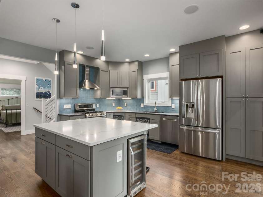 10 Birdhouse Row, Asheville, NC 28801.  MLS# CAR4426008, YatesRealty ID 53273. 