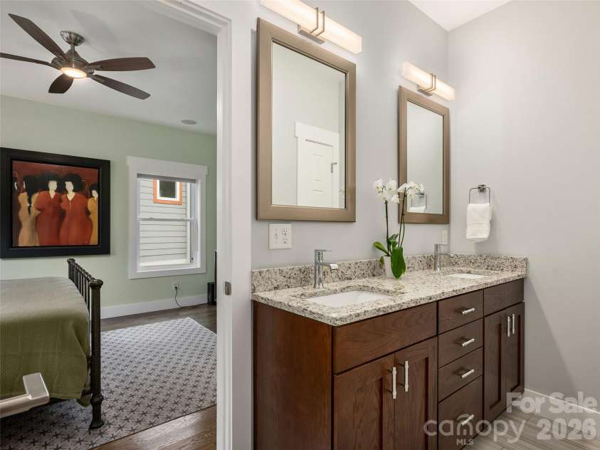 10 Birdhouse Row, Asheville, NC 28801.  MLS# CAR4426008, YatesRealty ID 53273. 