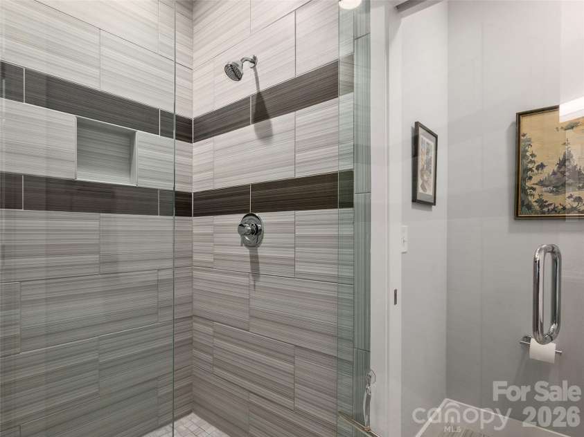 10 Birdhouse Row, Asheville, NC 28801.  MLS# CAR4426008, YatesRealty ID 53273. 