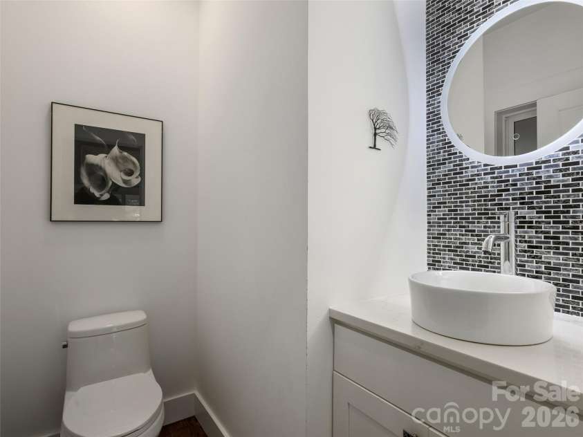 10 Birdhouse Row, Asheville, NC 28801.  MLS# CAR4426008, YatesRealty ID 53273. 