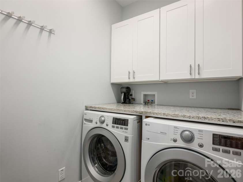 10 Birdhouse Row, Asheville, NC 28801.  MLS# CAR4426008, YatesRealty ID 53273. 