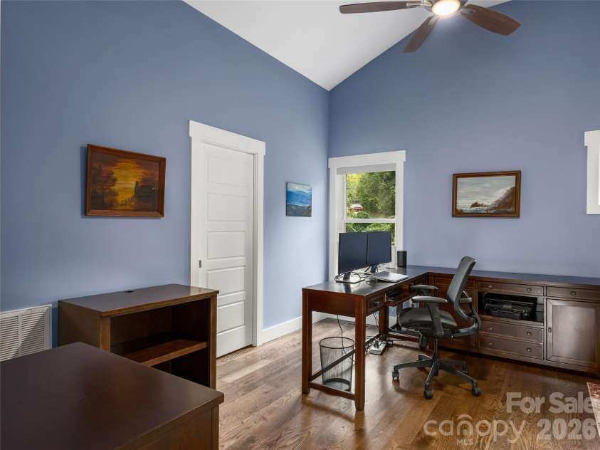 10 Birdhouse Row, Asheville, NC 28801.  MLS# CAR4426008, YatesRealty ID 53273. 
