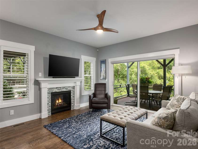 10 Birdhouse Row, Asheville, NC 28801.  MLS# CAR4426008, YatesRealty ID 53273. 