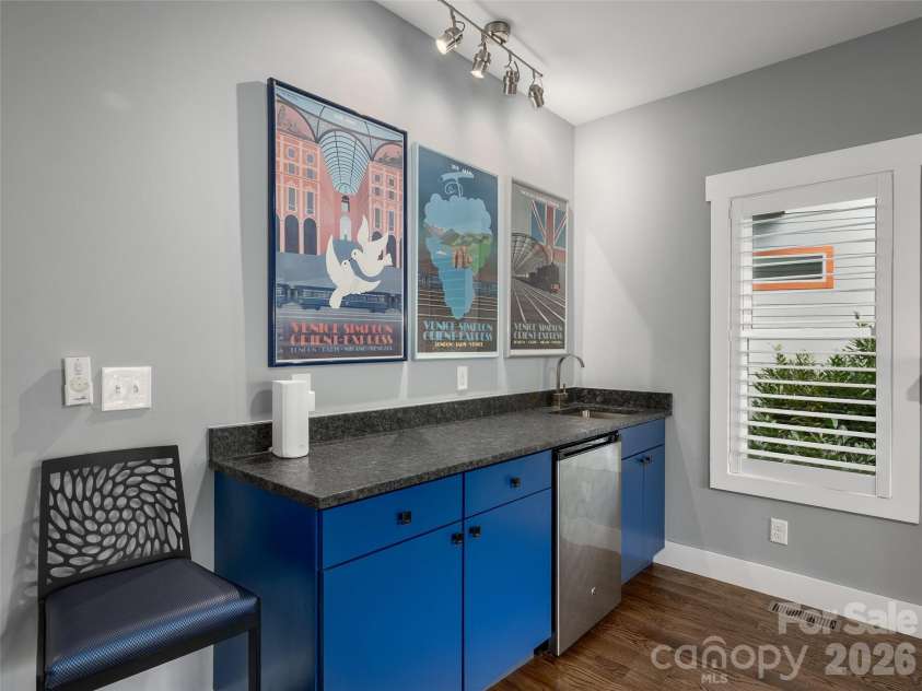 10 Birdhouse Row, Asheville, NC 28801.  MLS# CAR4426008, YatesRealty ID 53273. 